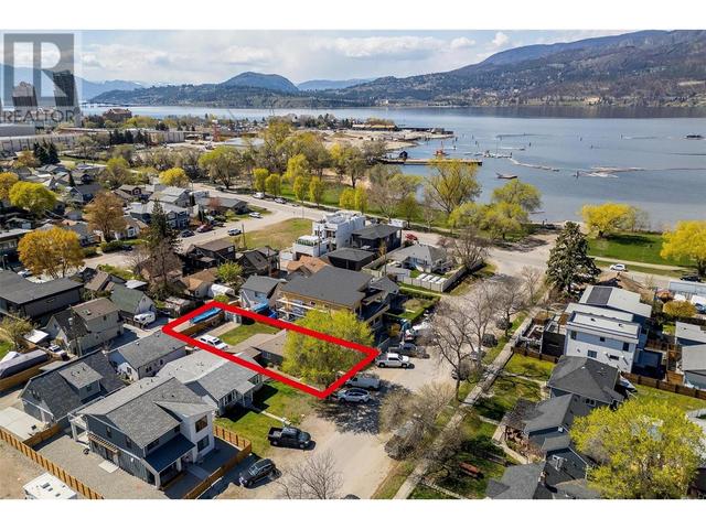 559 Cambridge Ave, House detached with 2 bedrooms, 1 bathrooms and 4 parking in Kelowna BC | Image 2