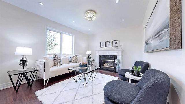 5845 Sidmouth St, House detached with 4 bedrooms, 5 bathrooms and 5 parking in Mississauga ON | Image 4