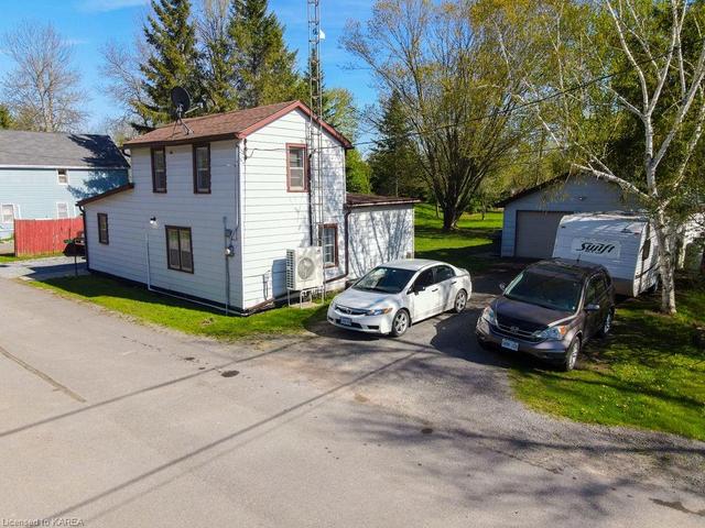5437 Goodrich St, House detached with 2 bedrooms, 1 bathrooms and 6 parking in South Frontenac ON | Image 12