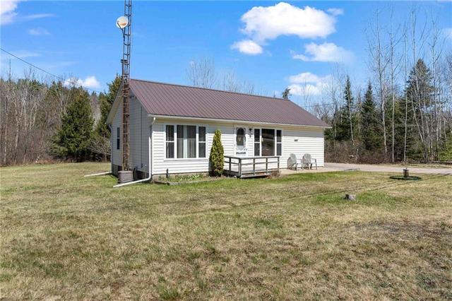 39025 Combermere Road, House detached with 3 bedrooms, 1 bathrooms and 4 parking in Madawaska Valley ON | Image 8
