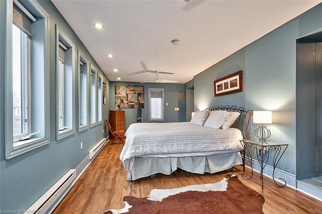 90 Leinster Ave S, House detached with 5 bedrooms, 2 bathrooms and null parking in Hamilton ON | Image 15
