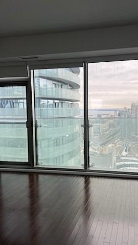 3906 - 14 York St, Condo with 2 bedrooms, 1 bathrooms and 1 parking in Toronto ON | Image 6