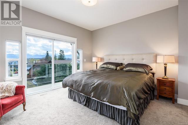 2 - 1653 Comox Ave, House attached with 3 bedrooms, 4 bathrooms and 1 parking in Comox BC | Image 27