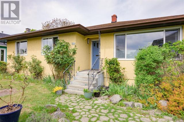 761 Trunk Rd, House detached with 4 bedrooms, 2 bathrooms and 2 parking in Duncan BC | Image 2