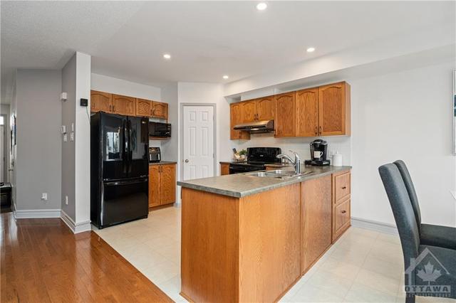 1778 Jersey Street, Townhouse with 3 bedrooms, 2 bathrooms and 3 parking in Ottawa ON | Image 10