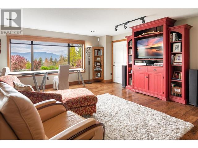 2775 Harvard Rd, House detached with 6 bedrooms, 4 bathrooms and 14 parking in Kelowna BC | Image 35