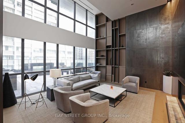 1711 - 7 Grenville St, Condo with 3 bedrooms, 2 bathrooms and 0 parking in Toronto ON | Image 4