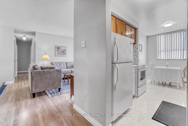 920 - 1625 Bloor St, Condo with 2 bedrooms, 2 bathrooms and 1 parking in Mississauga ON | Image 8