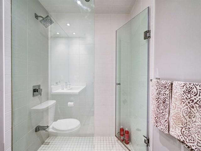 821 - 525 Adelaide St, Condo with 2 bedrooms, 2 bathrooms and 1 parking in Toronto ON | Image 4