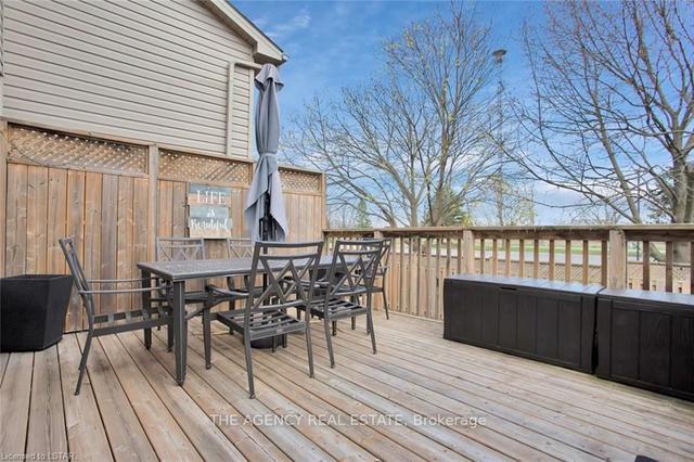 1061 Eagletrace Dr, Townhouse with 3 bedrooms, 3 bathrooms and 4 parking in London ON | Image 31