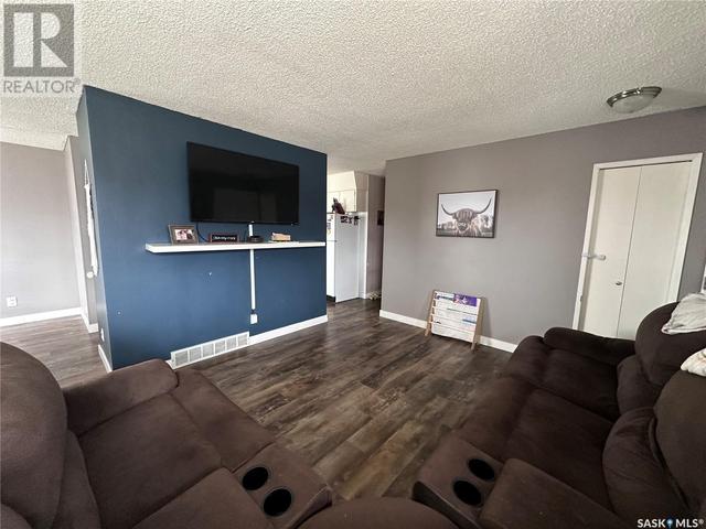 705 Katrusik Ave, House detached with 3 bedrooms, 3 bathrooms and null parking in Bienfait SK | Image 11