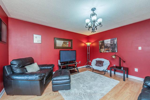 49 Oak Park Cres, House attached with 3 bedrooms, 3 bathrooms and 5 parking in Vaughan ON | Image 16
