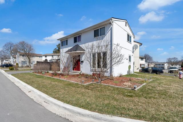 38 Huntingwood Cres, House detached with 4 bedrooms, 2 bathrooms and 2 parking in Brampton ON | Image 23