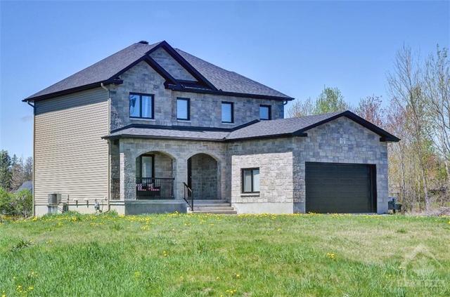 101 Atmosphere St, House detached with 5 bedrooms, 4 bathrooms and 8 parking in Ottawa ON | Image 2