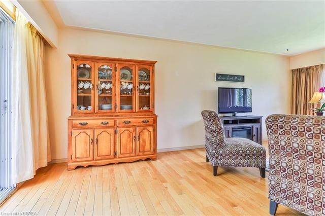 13 Pinecrest Rd, House detached with 4 bedrooms, 1 bathrooms and 3 parking in Brantford ON | Image 5
