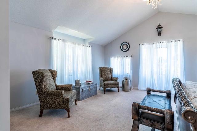 960 Mountcastle Cres, House detached with 3 bedrooms, 4 bathrooms and 6 parking in Pickering ON | Image 4
