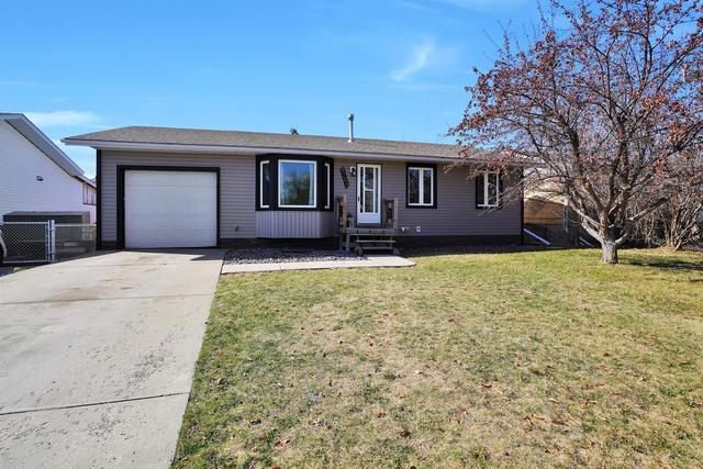 4709 55 Avenue, House detached with 4 bedrooms, 1 bathrooms and 3 parking in Rimbey AB | Image 2