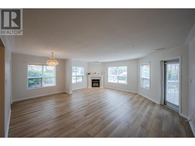 106 - 2245 Atkinson St, Condo with 2 bedrooms, 2 bathrooms and 1 parking in Penticton BC | Image 4