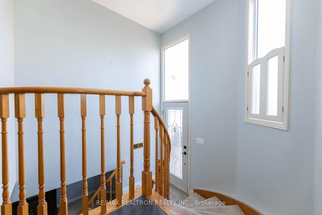 1121 Timberland Cres, House detached with 2 bedrooms, 2 bathrooms and 3 parking in Oshawa ON | Image 16