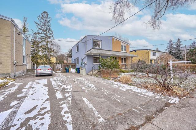 55 Varsity Rd, House semidetached with 3 bedrooms, 2 bathrooms and 3 parking in Toronto ON | Image 1