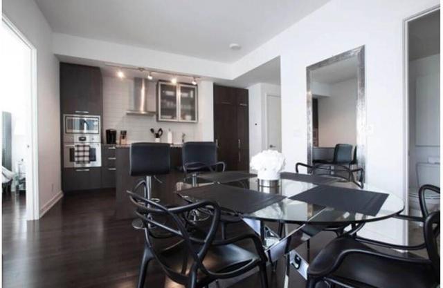 2302 - 14 York St, Condo with 2 bedrooms, 2 bathrooms and 1 parking in Toronto ON | Image 1