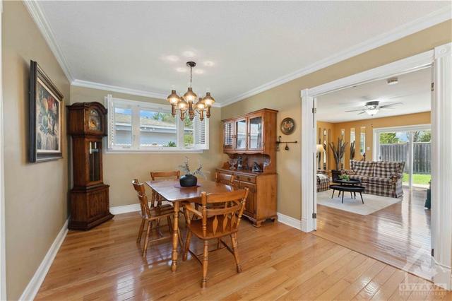 59 Higgins Rd, House detached with 3 bedrooms, 2 bathrooms and 4 parking in Ottawa ON | Image 8