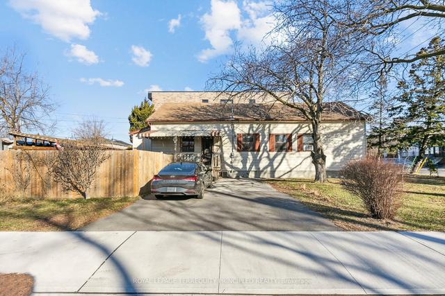 60 Thirtieth St, House detached with 4 bedrooms, 2 bathrooms and 9 parking in Toronto ON | Image 1