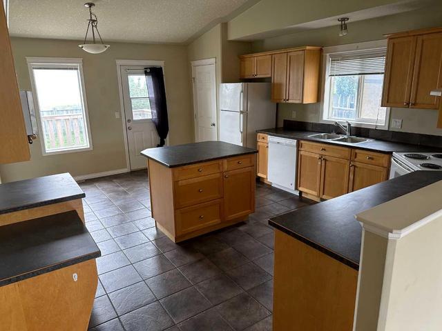 8018 115a St, House detached with 5 bedrooms, 3 bathrooms and 4 parking in Grande Prairie AB | Image 5