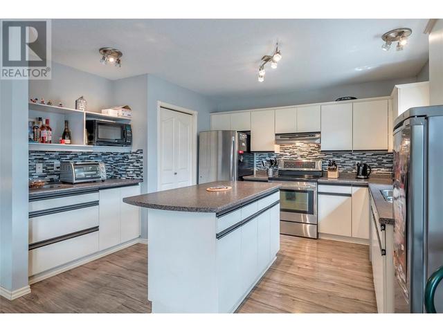 4405 - 20 Street Unit# 8, House attached with 2 bedrooms, 1 bathrooms and 3 parking in Vernon BC | Image 3