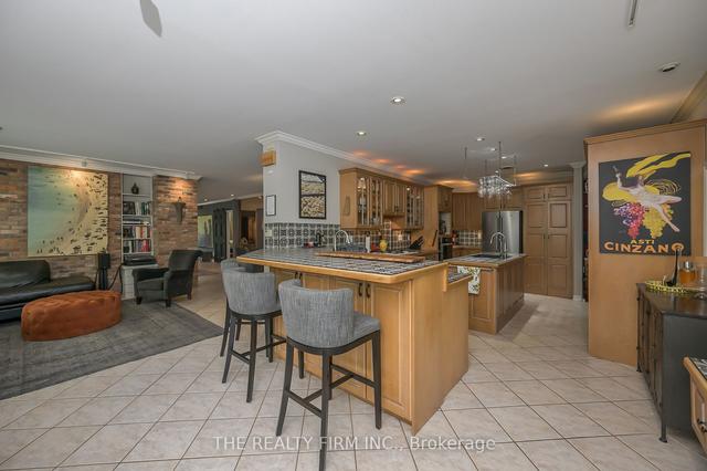 626 Wellington St, House detached with 7 bedrooms, 5 bathrooms and 9 parking in London ON | Image 8