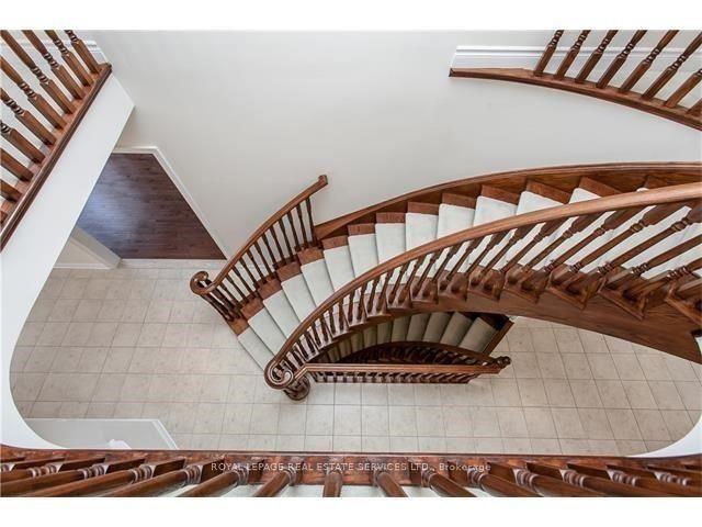 2332 Awenda Dr, House detached with 5 bedrooms, 4 bathrooms and 4 parking in Oakville ON | Image 3