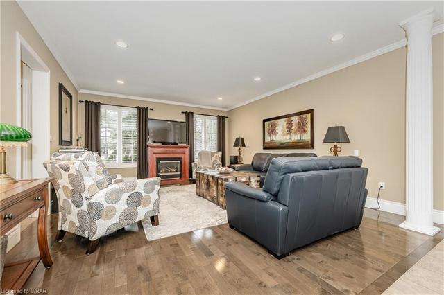 4 Cottonwood Cres, House detached with 6 bedrooms, 4 bathrooms and 6 parking in Cambridge ON | Image 2