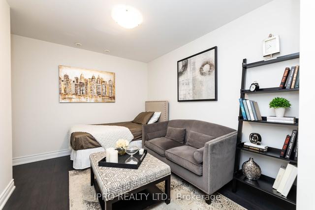 2166 Bayview Ave, Townhouse with 3 bedrooms, 3 bathrooms and 2 parking in Toronto ON | Image 32