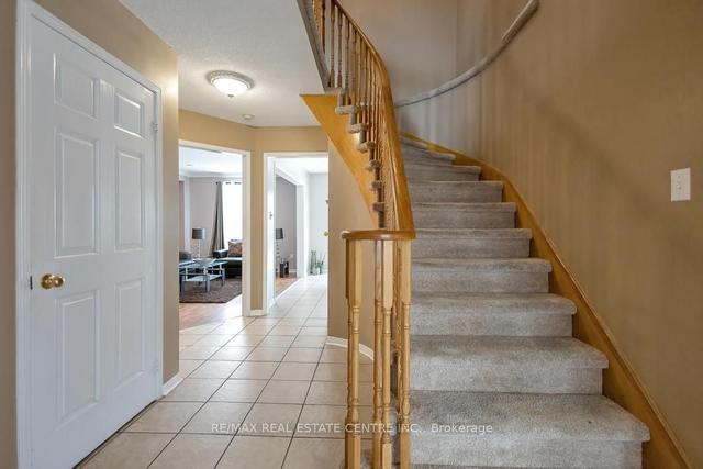 36 Colleyville St, House detached with 3 bedrooms, 4 bathrooms and 4 parking in Brampton ON | Image 7