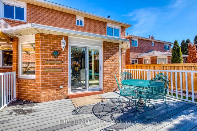 88 Ridgefield Cres, House detached with 4 bedrooms, 4 bathrooms and 5 parking in Vaughan ON | Image 32