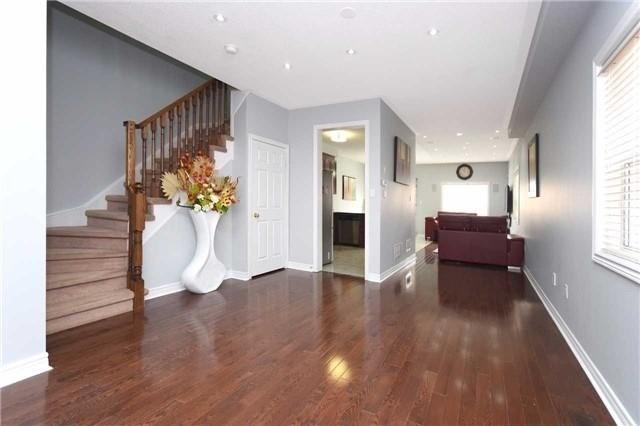 419 Comiskey Cres, House semidetached with 4 bedrooms, 3 bathrooms and 4 parking in Mississauga ON | Image 10