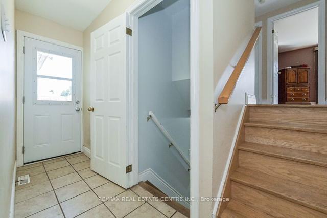 62 Lawrence Ave, House detached with 3 bedrooms, 2 bathrooms and 4 parking in Orangeville ON | Image 2