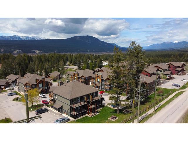 505 - 7307 Prospector Ave, Condo with 2 bedrooms, 2 bathrooms and null parking in Radium Hot Springs BC | Image 3