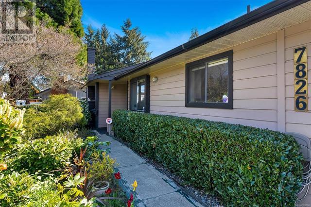 7826 Fairmeadow Pl, House detached with 2 bedrooms, 2 bathrooms and 4 parking in Central Saanich BC | Image 3