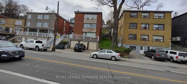 1258 Davenport Rd, House detached with 6 bedrooms, 3 bathrooms and 6 parking in Toronto ON | Image 23