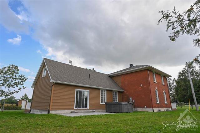 6101 First Line Rd, House detached with 3 bedrooms, 3 bathrooms and 8 parking in Ottawa ON | Image 6
