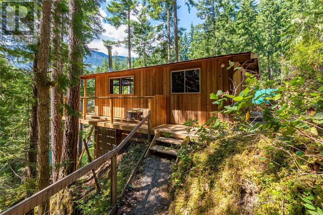 42 Baikie Dr, House detached with 2 bedrooms, 1 bathrooms and 2 parking in Strathcona D (Oyster Bay   Buttle Lake) BC | Image 17