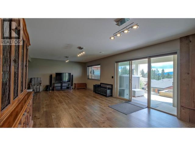 3516 Camelback Dr, House detached with 5 bedrooms, 3 bathrooms and 5 parking in Central Okanagan BC | Image 31