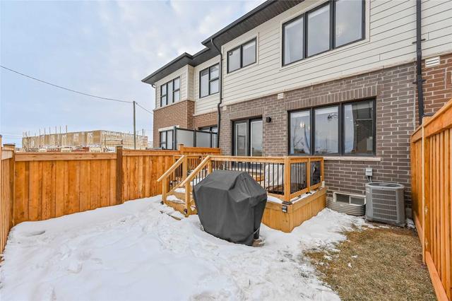 352 Wheat Boom Dr, House attached with 3 bedrooms, 3 bathrooms and 3 parking in Oakville ON | Image 33