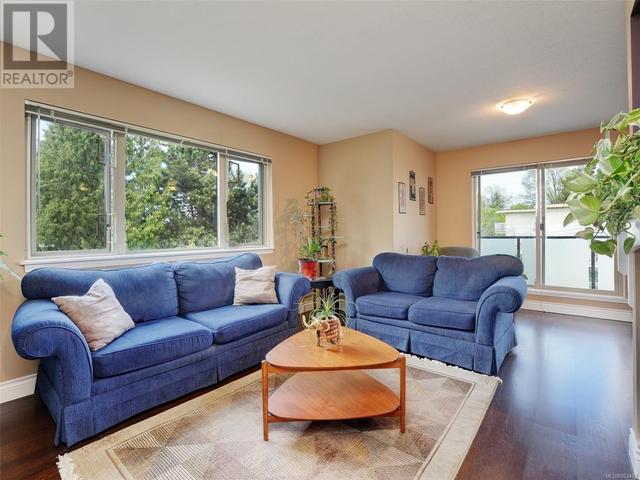 307 - 1436 Harrison St, Condo with 2 bedrooms, 2 bathrooms and 1 parking in Victoria BC | Image 3