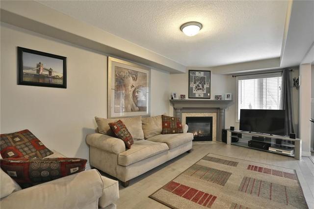 65 Hemlock Way, House attached with 3 bedrooms, 2 bathrooms and 1 parking in Grimsby ON | Image 4