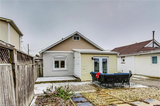 1106 Westmount Avenue, House detached with 2 bedrooms, 1 bathrooms and 3 parking in Mississauga ON | Image 5