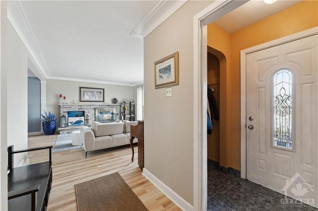 37 Young Rd, House detached with 3 bedrooms, 2 bathrooms and 8 parking in Ottawa ON | Image 3