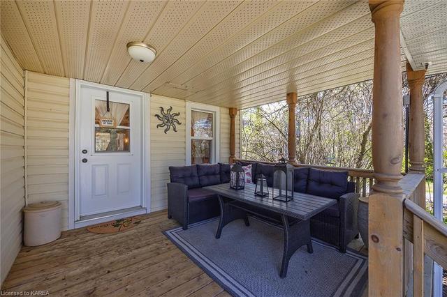 2231 Wellington Street, House detached with 3 bedrooms, 2 bathrooms and 7 parking in South Frontenac ON | Image 15