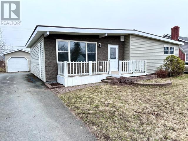 28 Earhart St, House detached with 3 bedrooms, 2 bathrooms and null parking in Gander NL | Image 1
